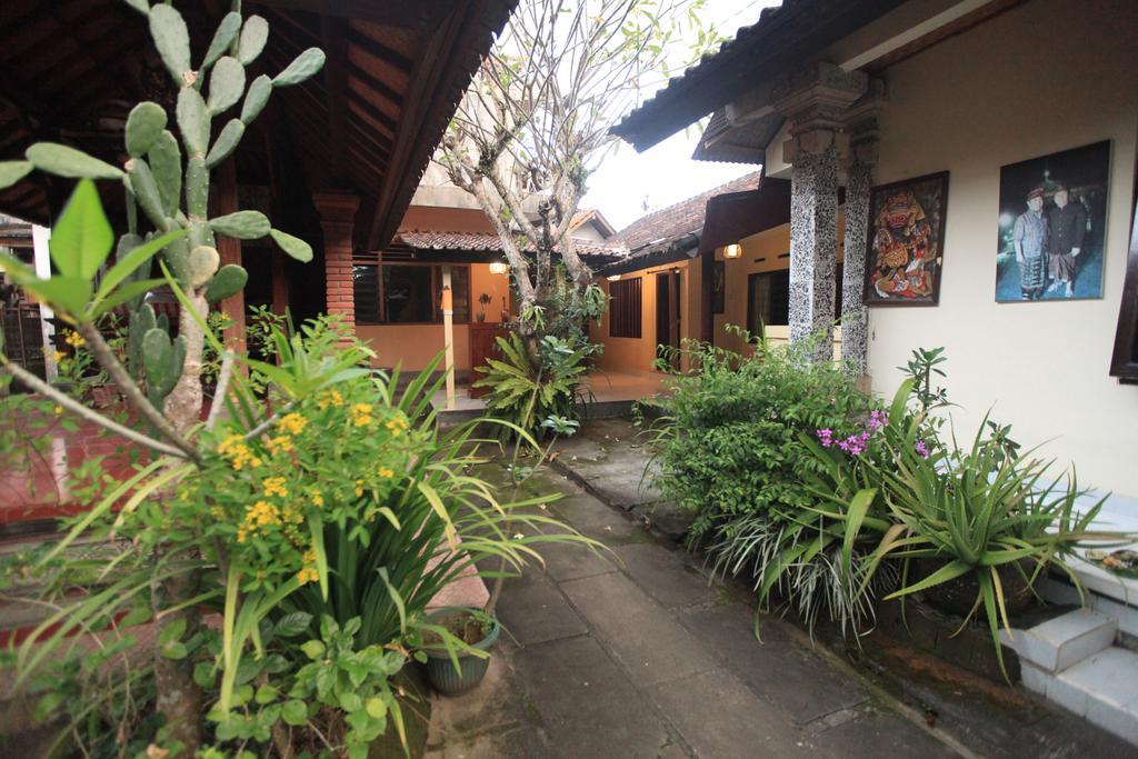 Liang House And Hostel Ubud  Exterior photo