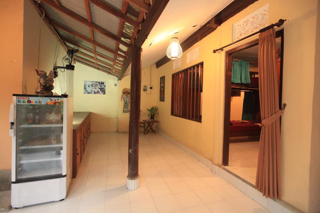 Liang House And Hostel Ubud  Exterior photo